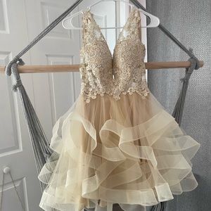 Formal dress size xs worn for 3 hours and cleaned.